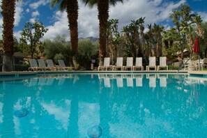 8 outdoor pools - The Oasis (Palm Springs)