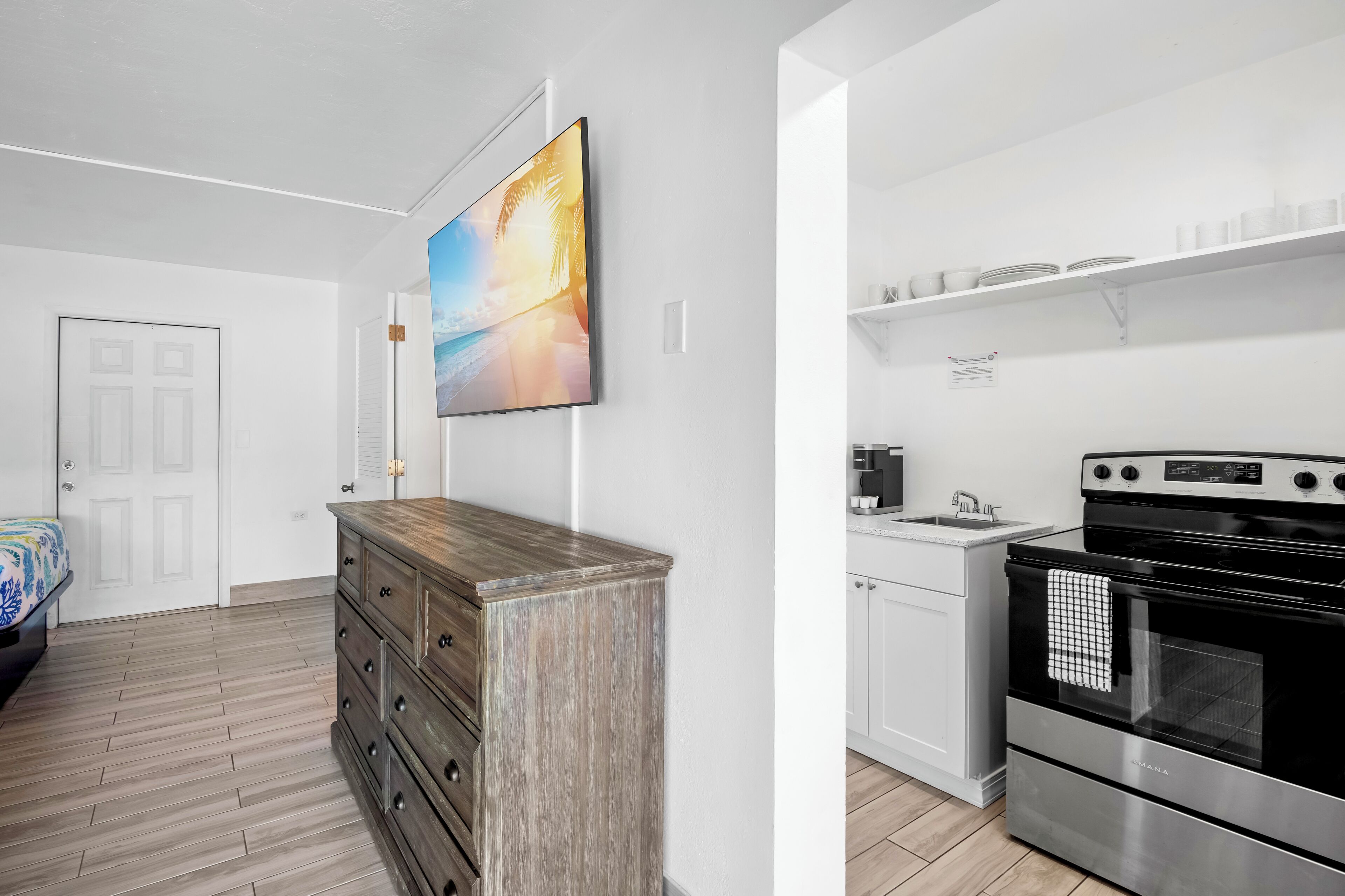 family studio suite, 2 queen beds, kitchen, canal view | private kitchen | mini-fridge, microwave, coffee/tea maker