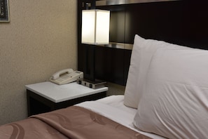 Standard Room, 1 Queen Bed, Non Smoking | Blackout curtains, iron/ironing board, free cots/infant beds - Quality Inn East Stroudsburg - Poconos (East Stroudsburg)
