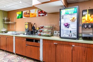 Free daily continental breakfast  - Quality Inn East Stroudsburg - Poconos (East Stroudsburg)