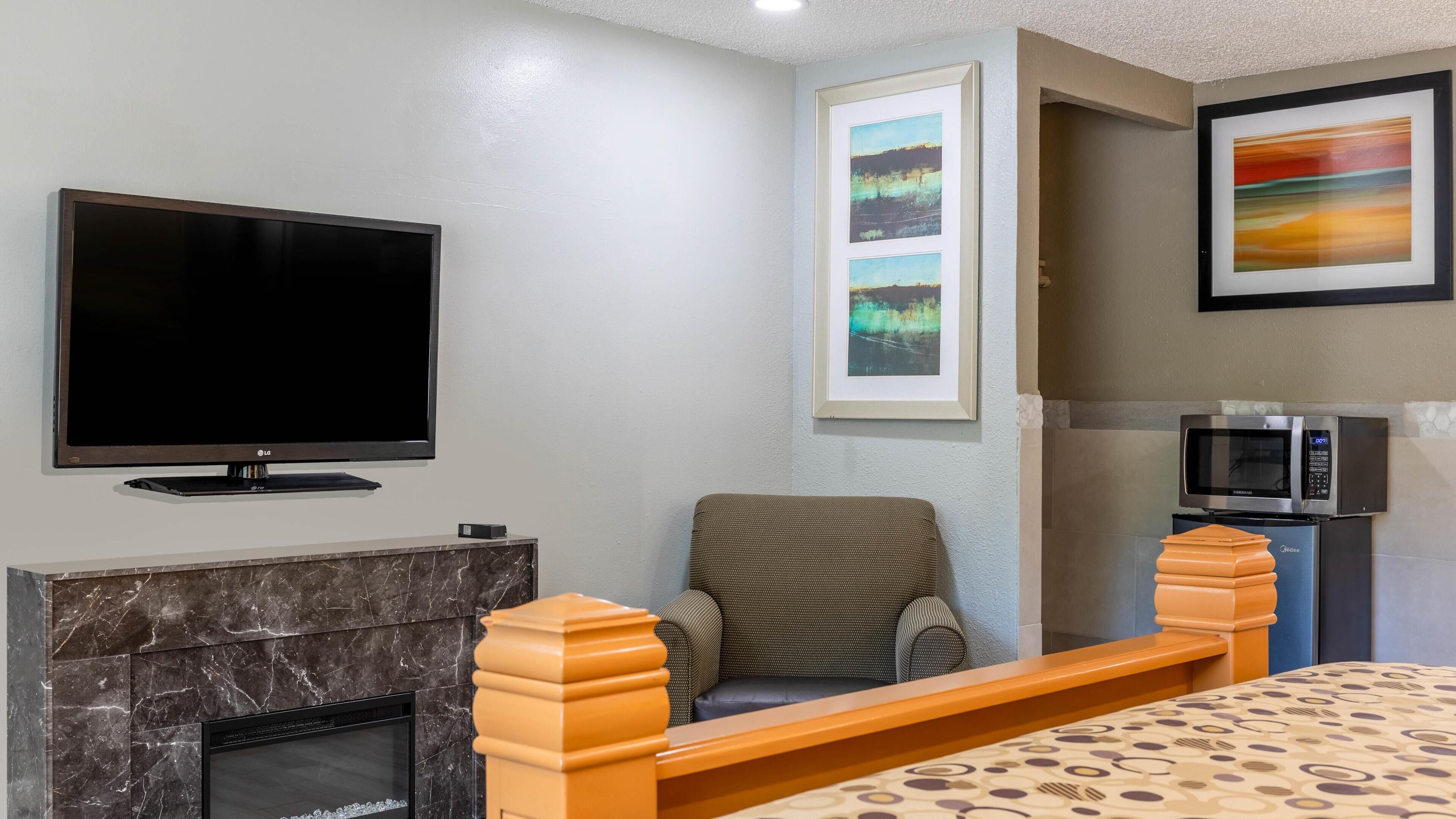 Desk, laptop workspace, soundproofing, free WiFi