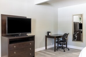 Desk, laptop workspace, soundproofing, free WiFi