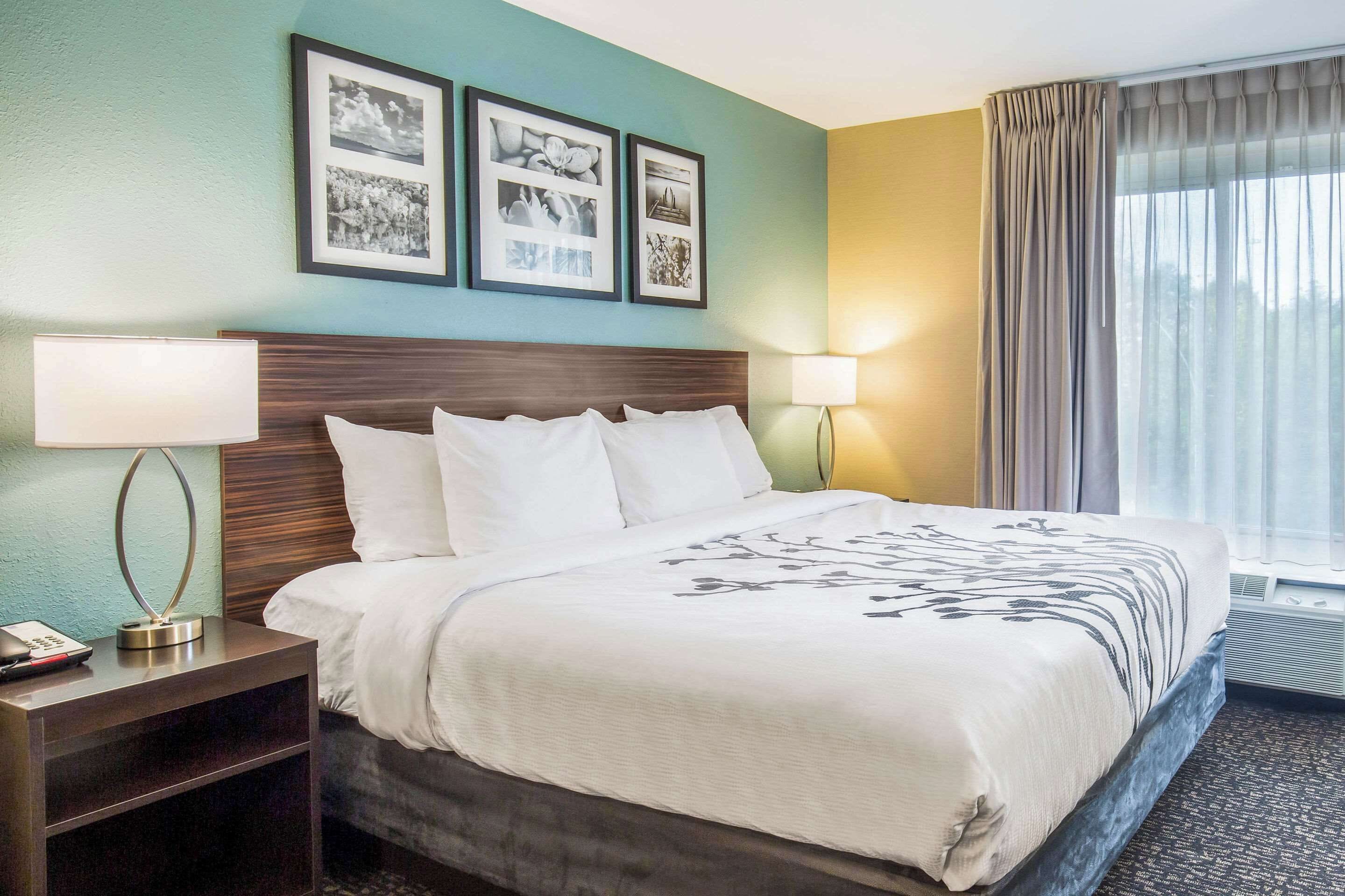 in-room safe, desk, laptop workspace, blackout curtains