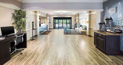 Sleep Inn & Suites Dunmore