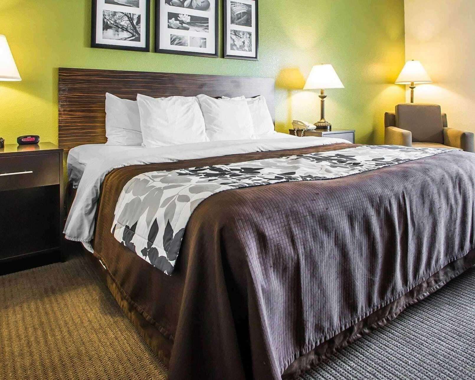 Desk, blackout drapes, iron/ironing board, free WiFi