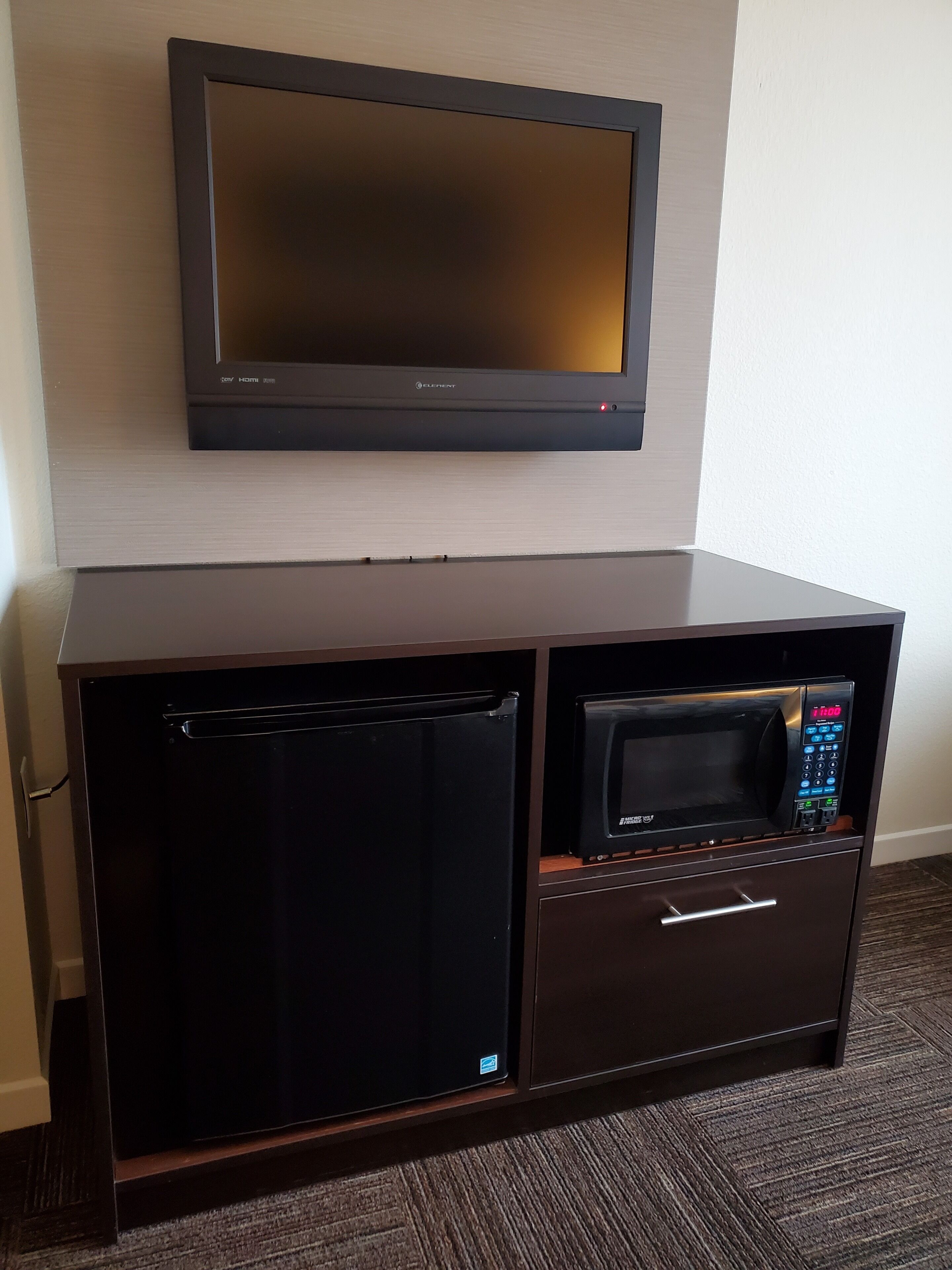 suite, 1 king bed, non smoking | television