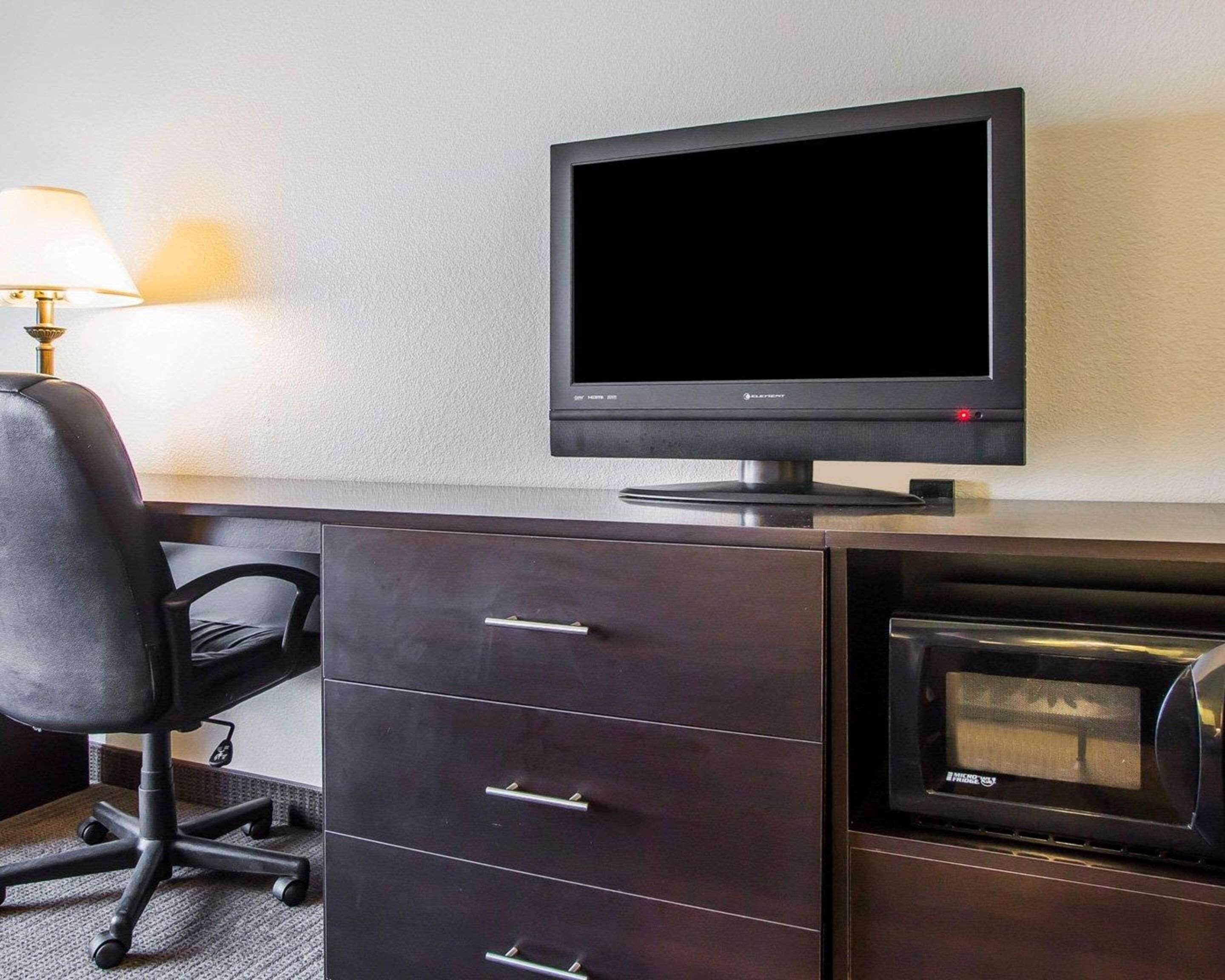 standard room, 2 queen beds, non smoking | desk, blackout curtains, iron/ironing board, free wifi