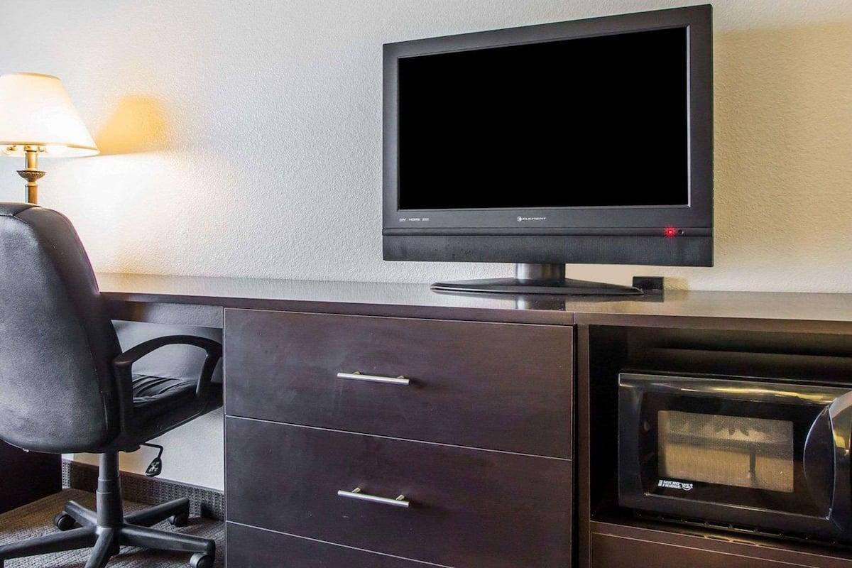 standard room, 2 queen beds, non smoking | desk, blackout curtains, iron/ironing board, free wifi