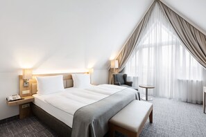 Down comforters, minibar, in-room safe, desk