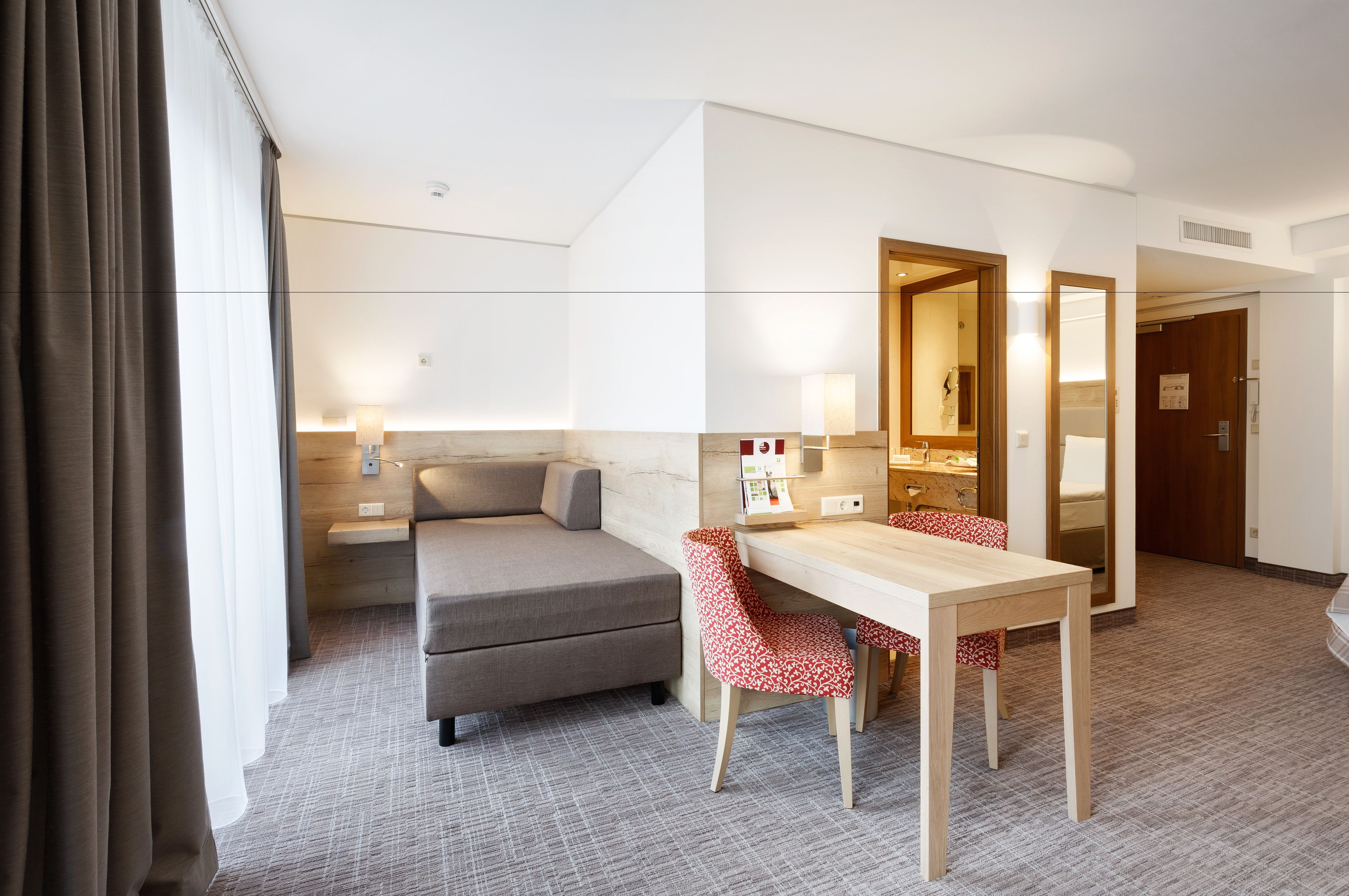 Premium Room, 1 King Bed | Down comforters, minibar, in-room safe, desk