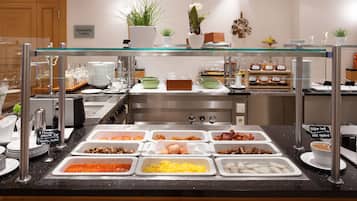 2 restaurantes; se sirven desayunos