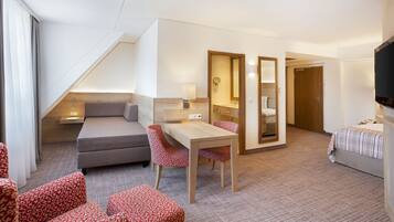 Premium Room, 1 King Bed | Room amenity