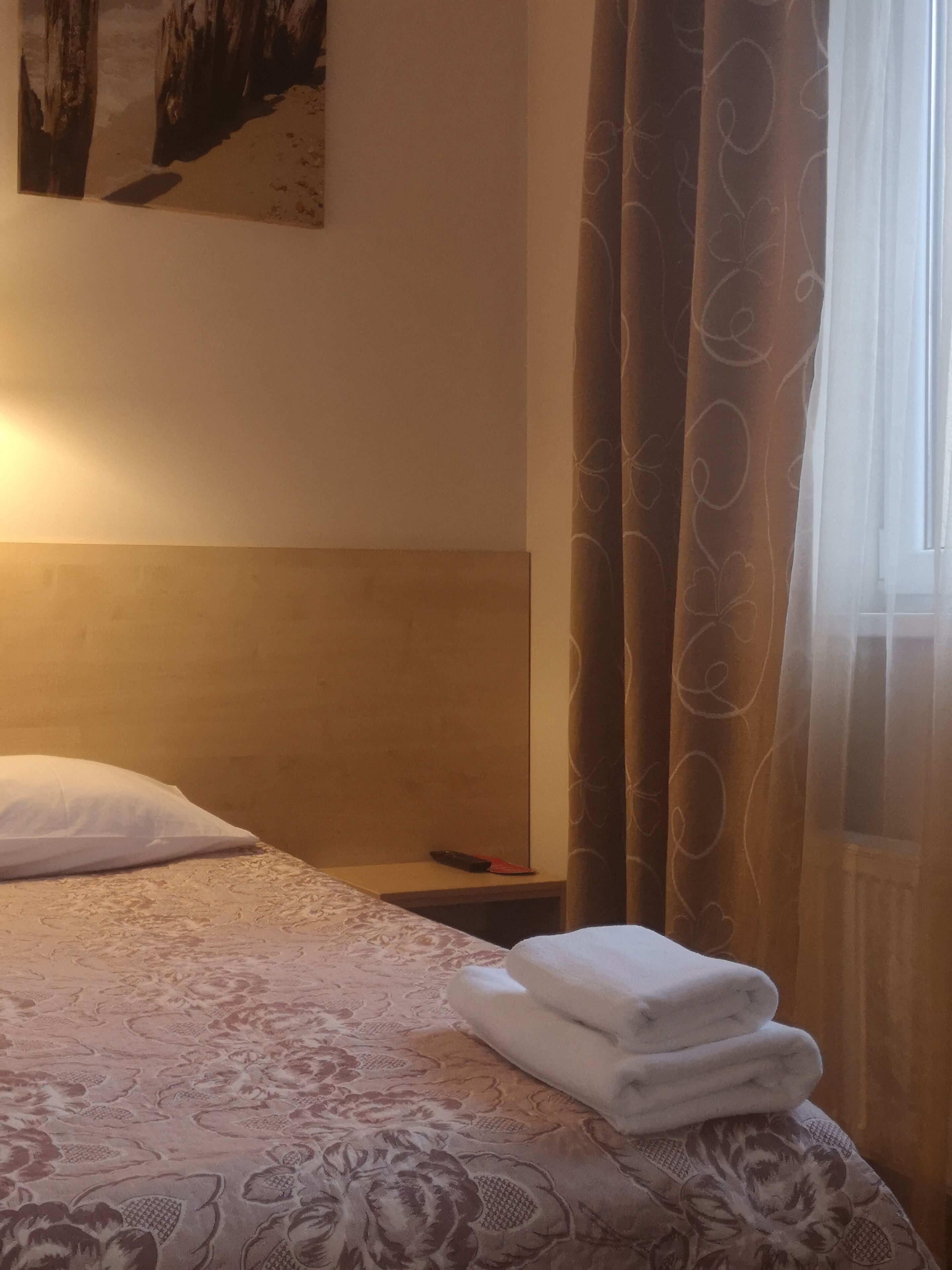 single room | in-room safe, desk, iron/ironing board, free wifi
