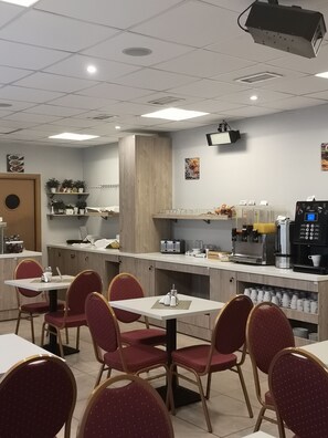 Tägliches Frühstücksbuffet gegen Gebühr