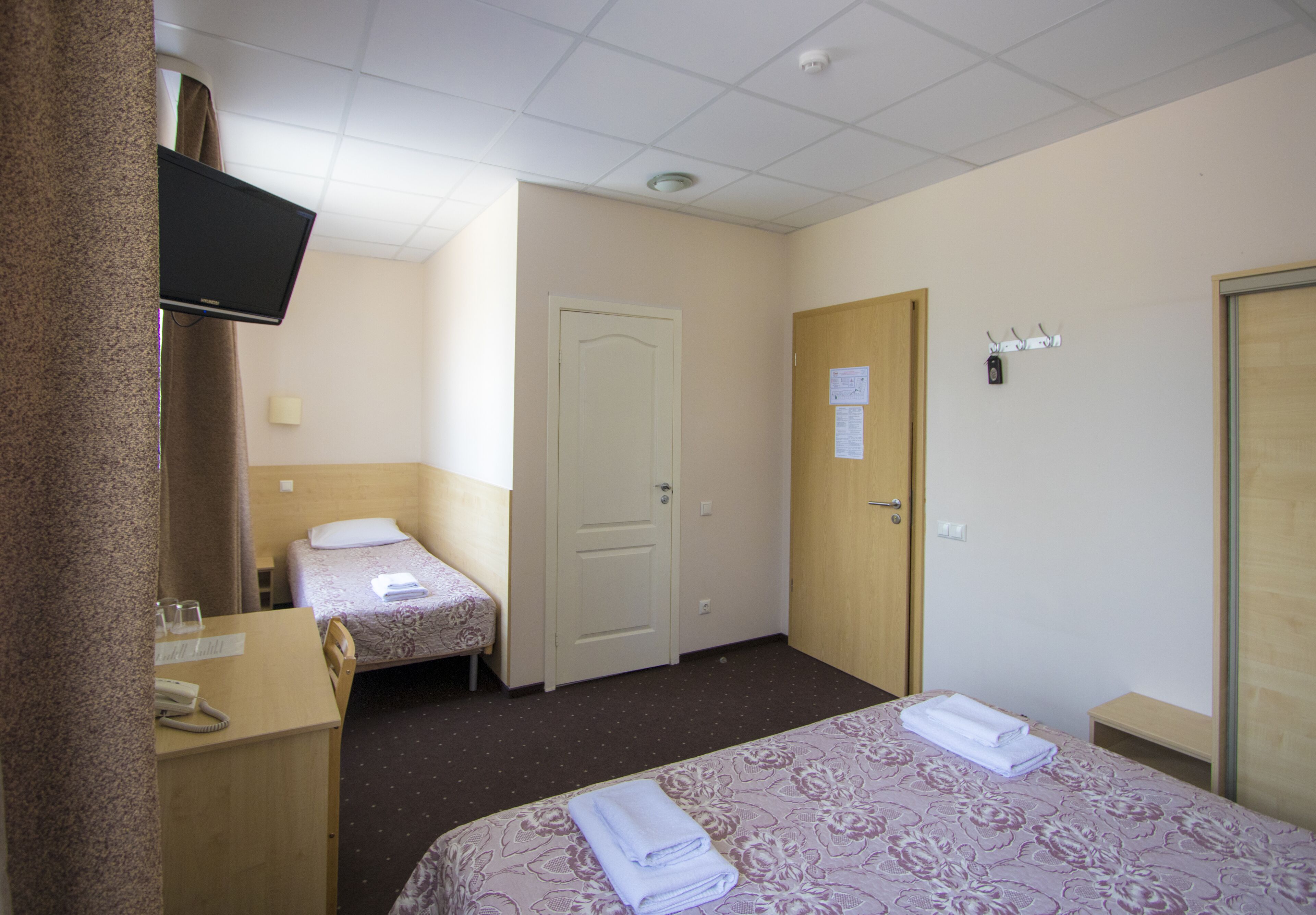 triple room | in-room safe, desk, iron/ironing board, free wifi