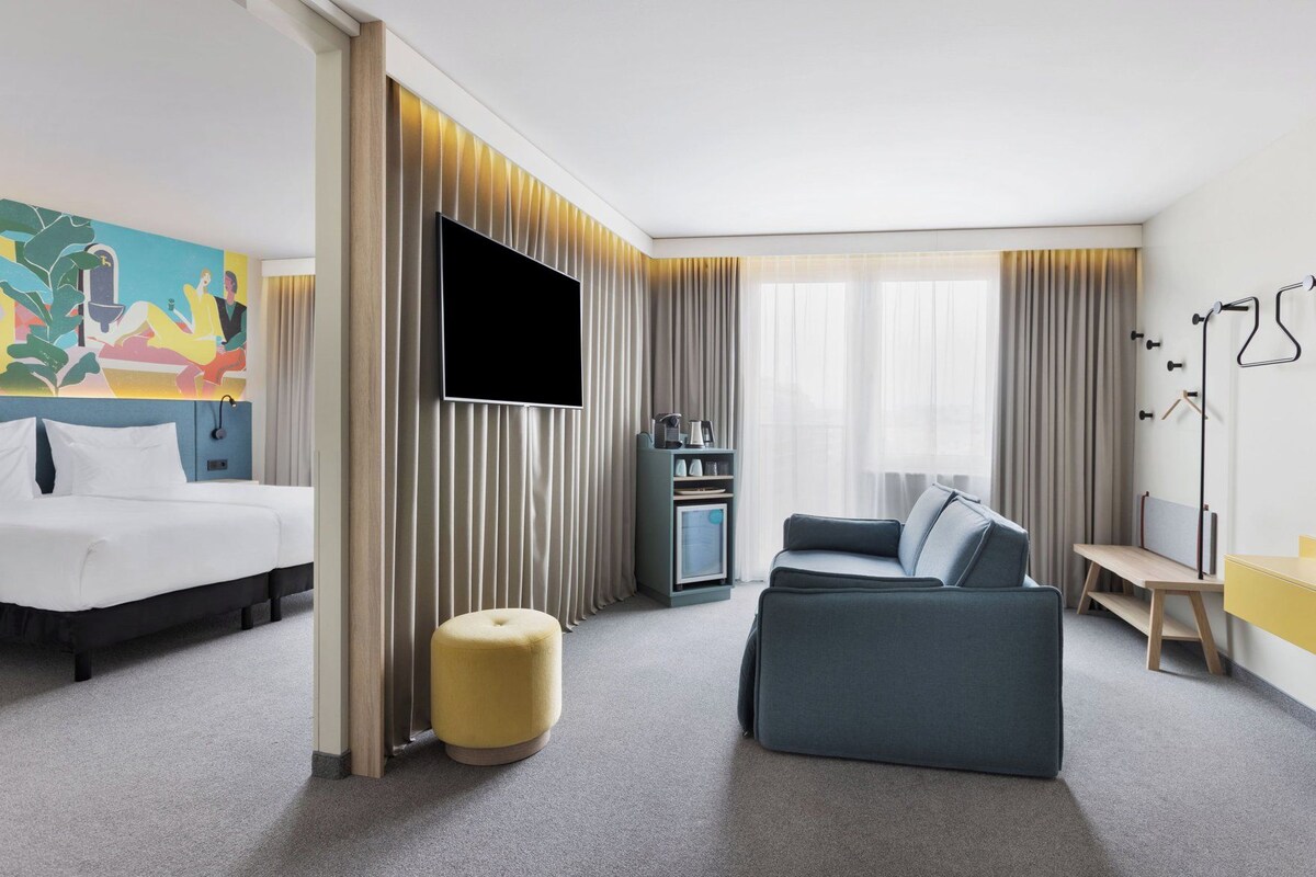 In-room safe, desk, blackout drapes, soundproofing