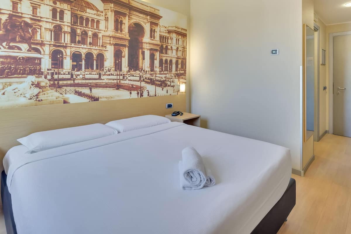 Standard Double Room | Premium bedding, minibar, in-room safe, desk