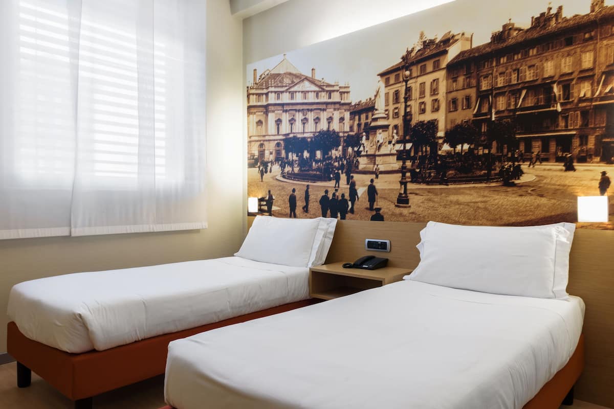 Standard Twin Room | Premium bedding, minibar, in-room safe, desk