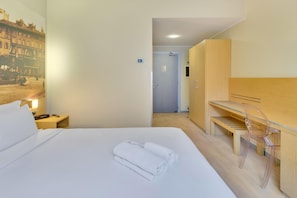 Comfort Double Room | Premium bedding, minibar, in-room safe, desk - B&B Hotel Milano La Spezia (Milan)