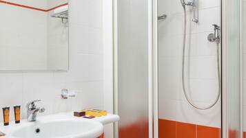 Shower, rainfall showerhead, free toiletries, hair dryer