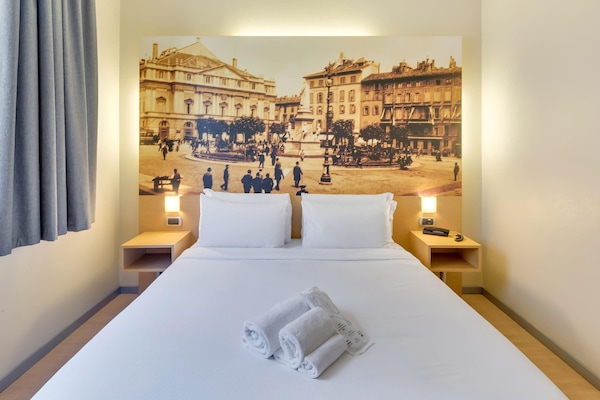 Roupas de cama premium, frigobar, cofres nos quartos, escrivaninha