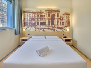 Standard Double Room | Premium bedding, minibar, in-room safe, desk - B&B Hotel Milano La Spezia (Milan)