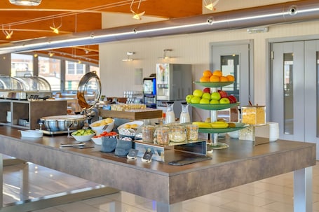 Dining. B&B Hotel Milano La Spezia