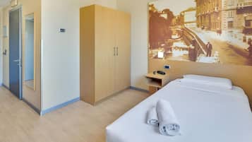 Standard Single Room, Accessible | Bathroom | Shower, rainfall showerhead, free toiletries, hair dryer