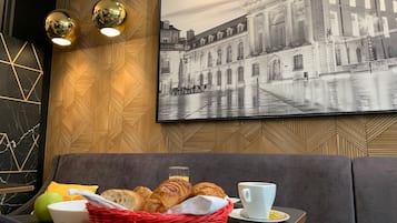 每日供應吃到飽早餐 (每人 EUR12.90)