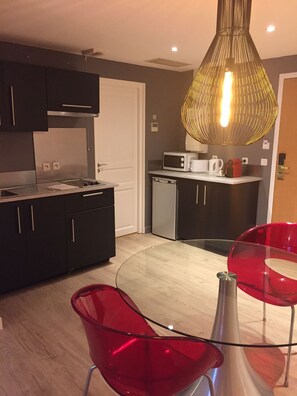 公寓 (Appartement) | 私人小型廚房 | 電冰箱、微波爐、鍋具/餐盤/廚房用品