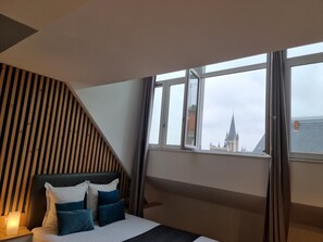 Comfort-Studio | Hochwertige Bettwaren, Zimmersafe, individuell dekoriert