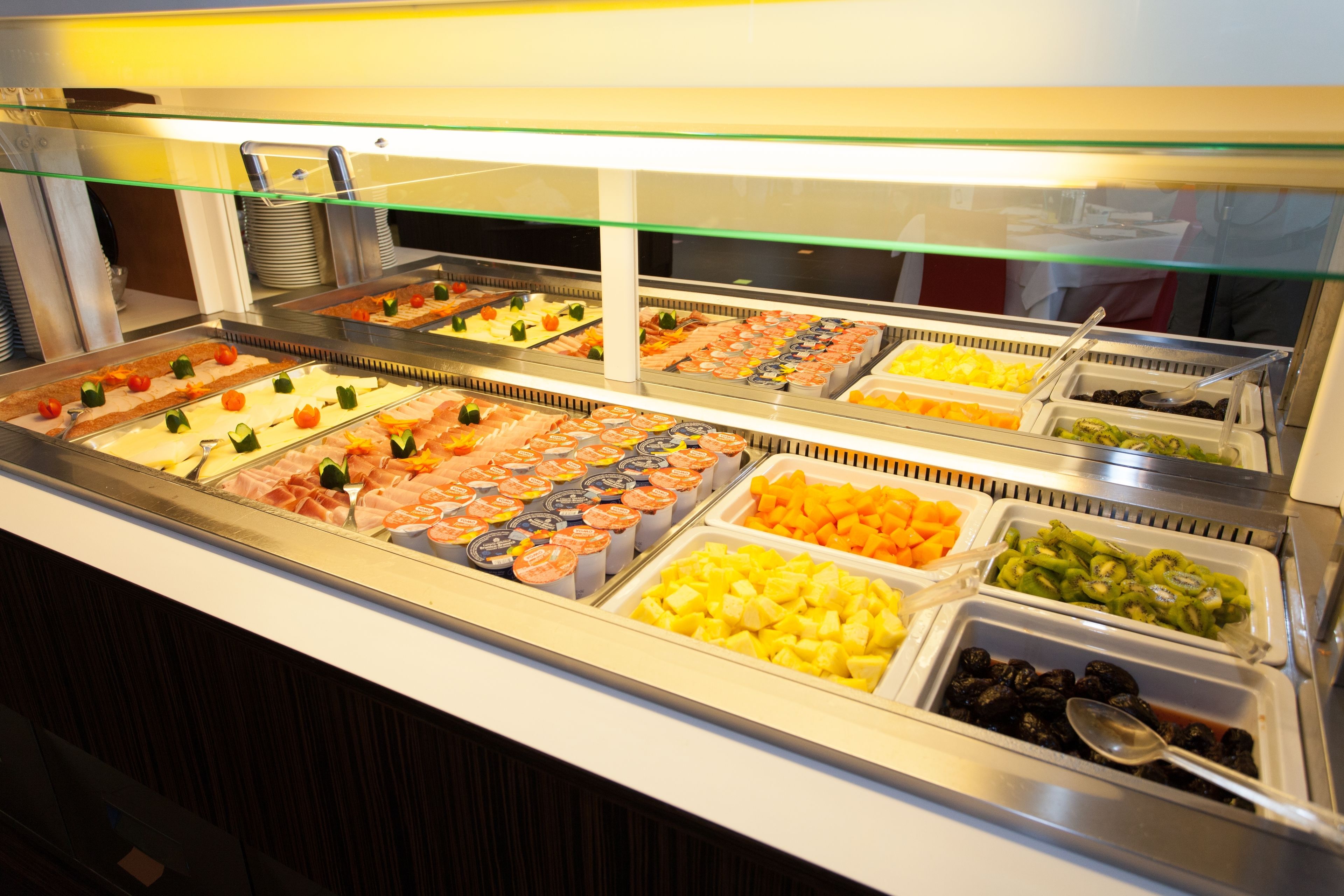 daily buffet breakfast (eur 15.00 per person)