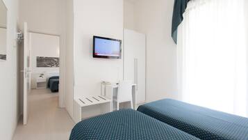 1 Schlafzimmer, Zimmersafe, Schreibtisch, Babybetten