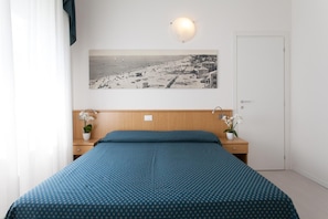 Habitación estándar doble | Caja fuerte, escritorio, cunas (de pago) y wifi gratis