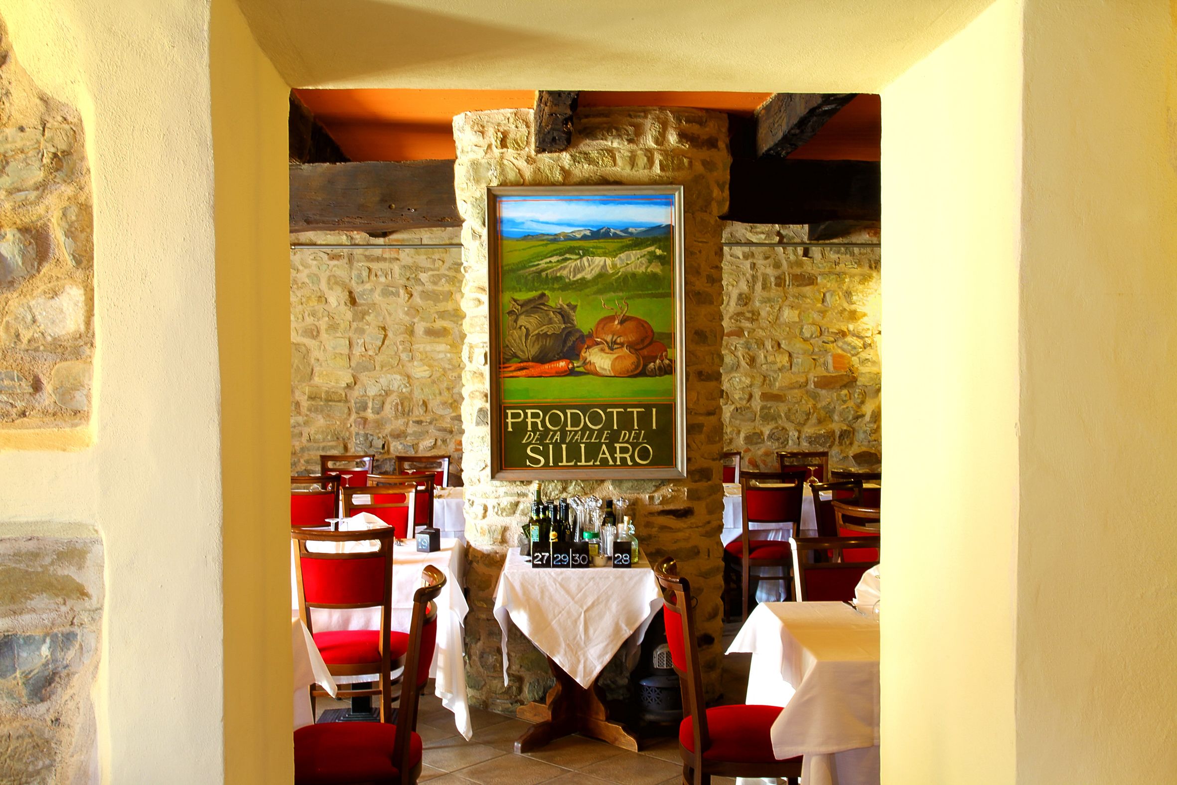 2 nhà hàng, phục vụ bữa sáng, bữa trưa, bữa tối, đặc sản địa phương 