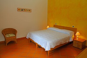 Frigobar, cofres nos quartos, escrivaninha, Wi-Fi de cortesia