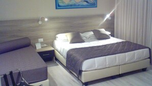 Pillow-top beds, minibar, cots/infant beds, rollaway beds - Hotel Città (Livorno)