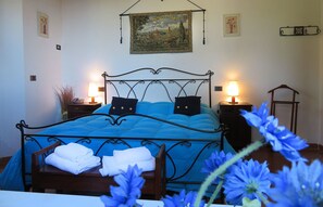 Double Room | In-room safe, individually decorated, desk, iron/ironing board - Villa Sant'Uberto Country Inn (Radda in Chianti)