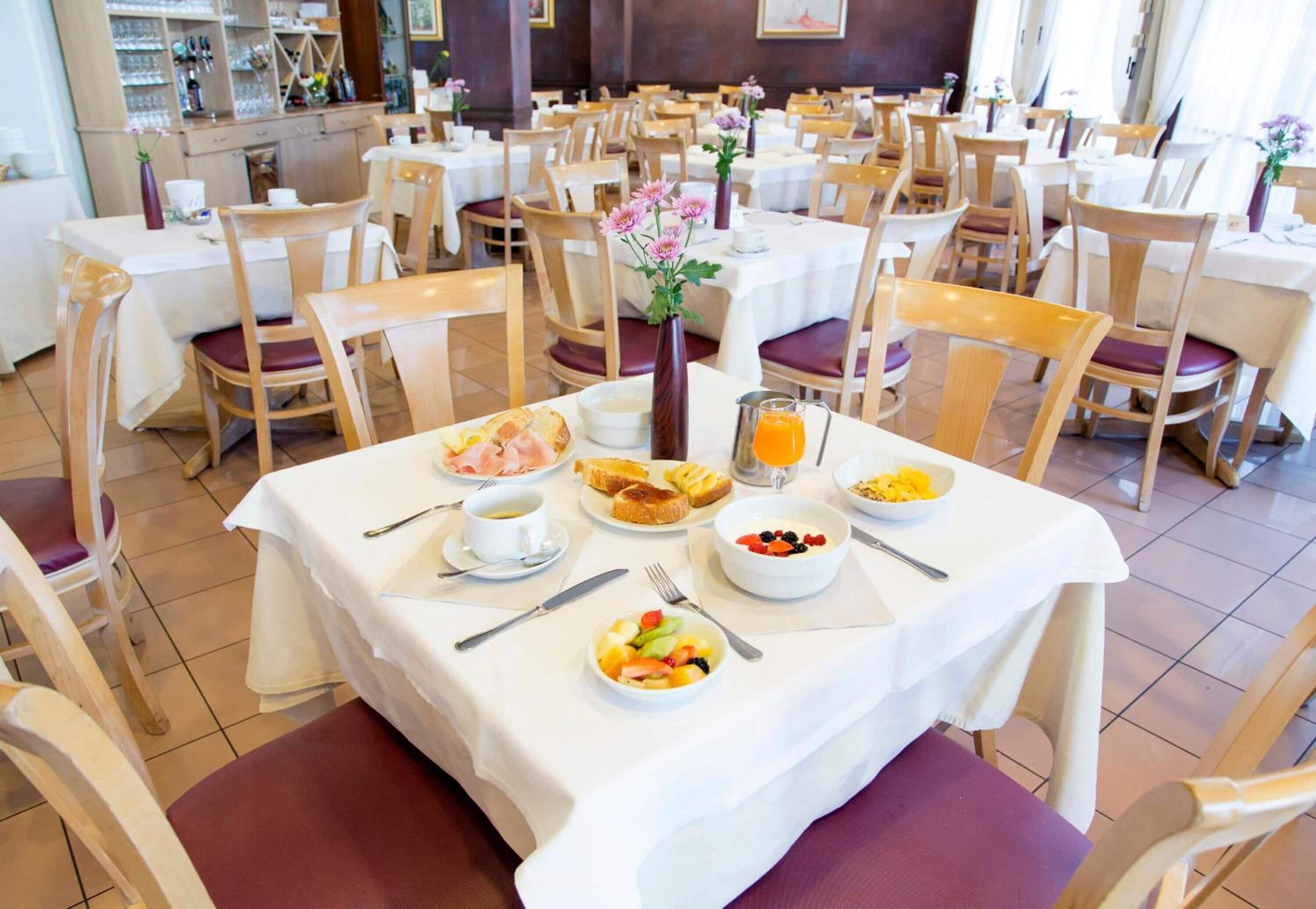 Breakfast, lunch, dinner served; Italian cuisine 