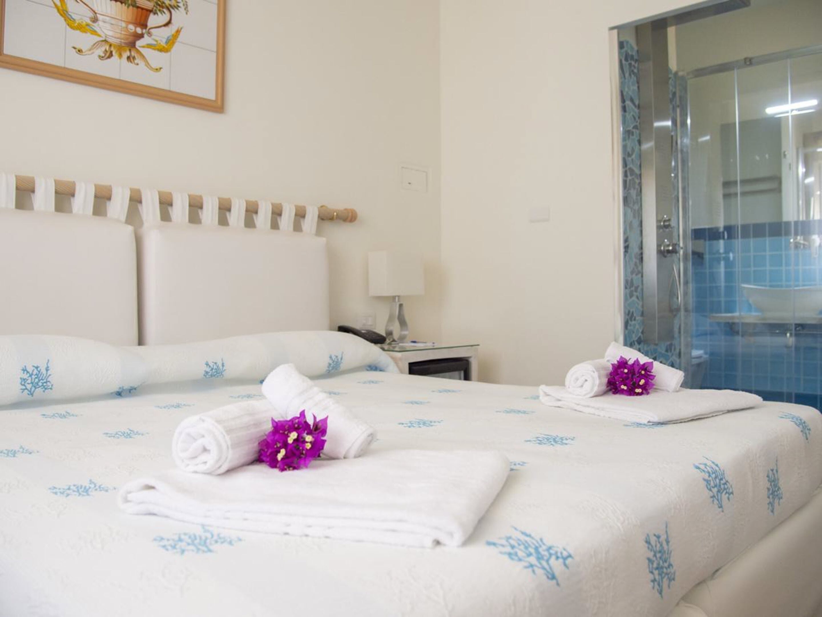 suite (elegance) | minibar, in-room safe, desk, soundproofing