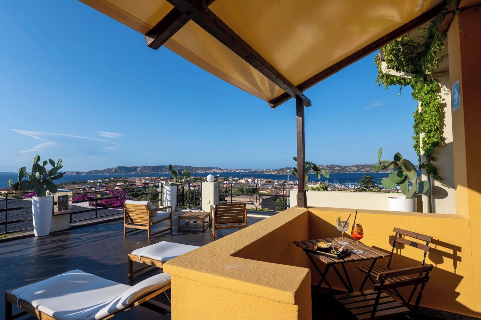 Suite with Sea View | Vista dalla camera