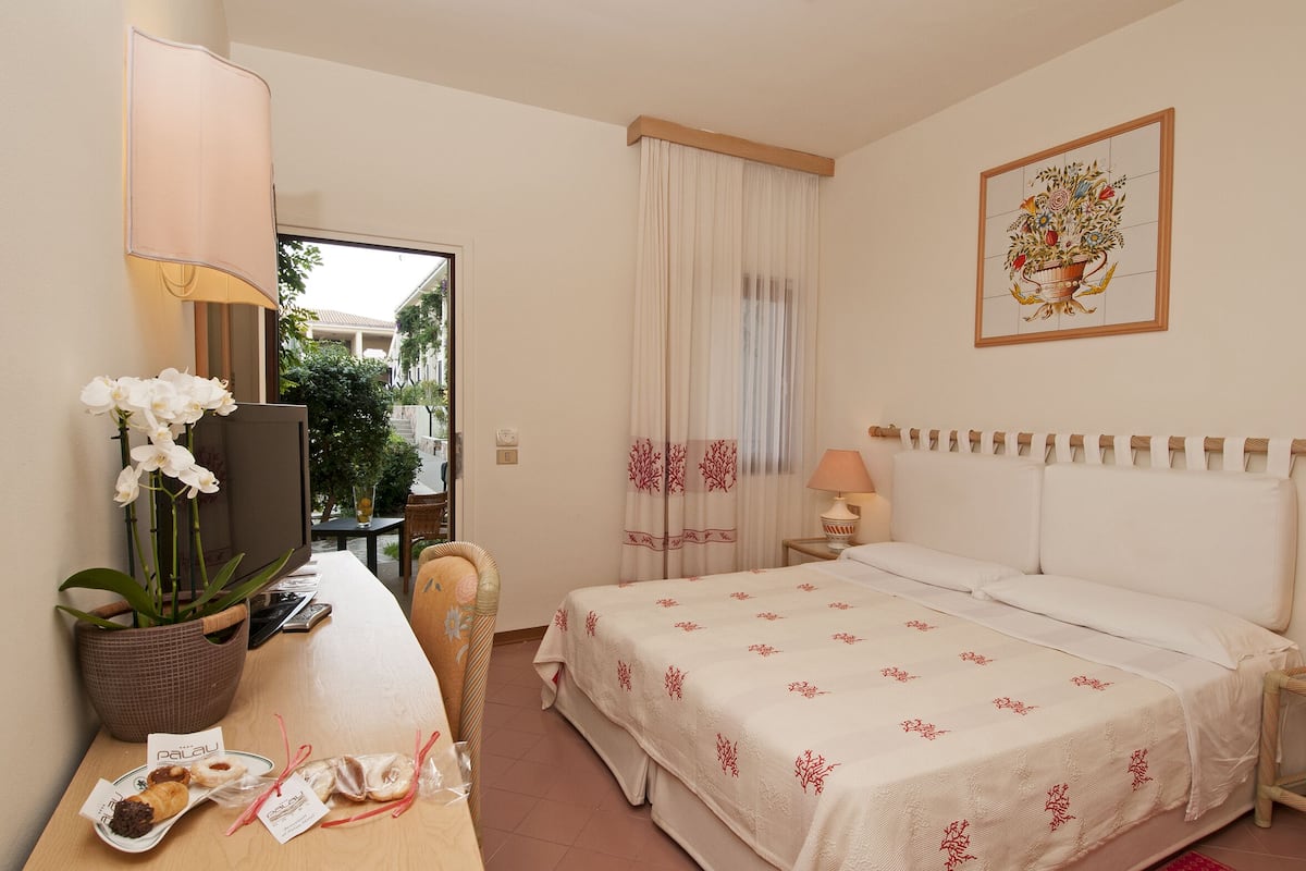 double or twin room | minibar, in-room safe, desk, soundproofing