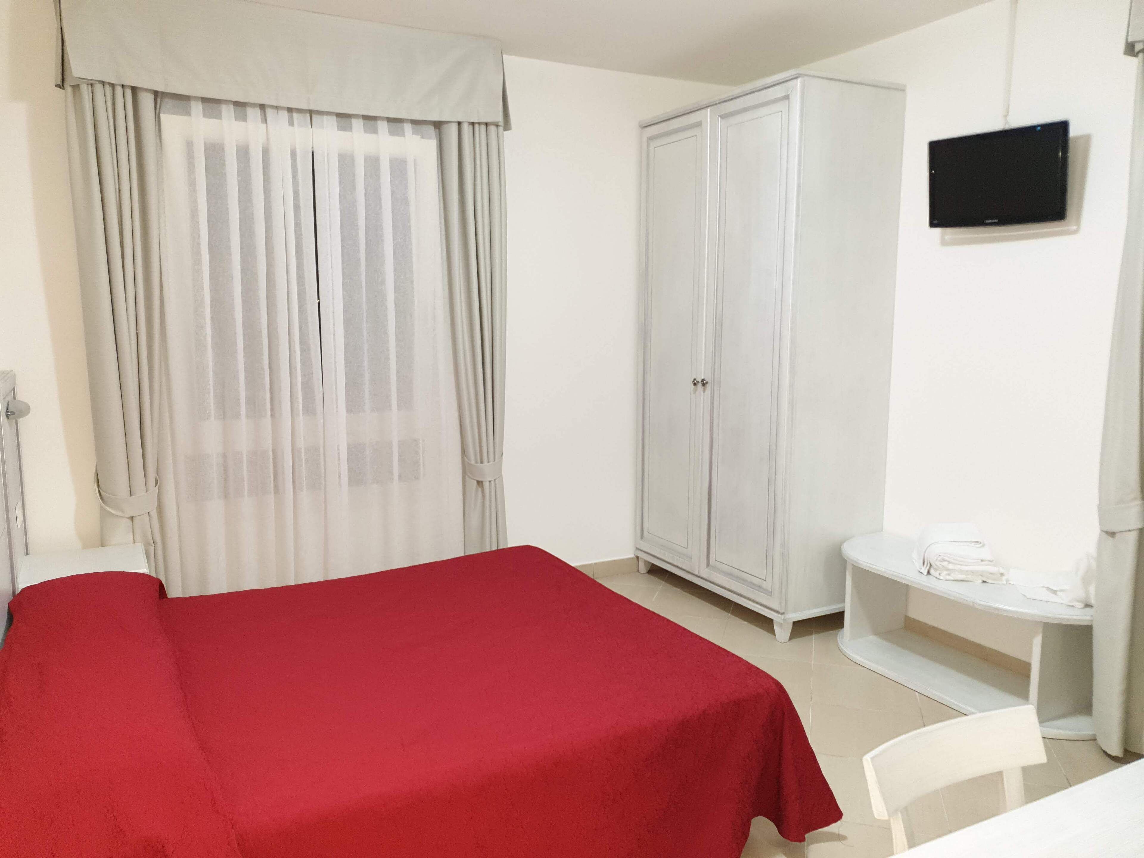 superior double room, balcony | 1 bedroom, egyptian cotton sheets, hypo-allergenic bedding