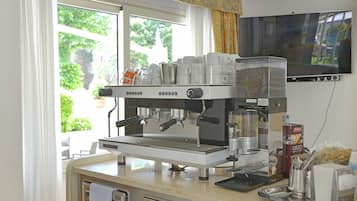 Café da manhã com buffet grátis todos os dias