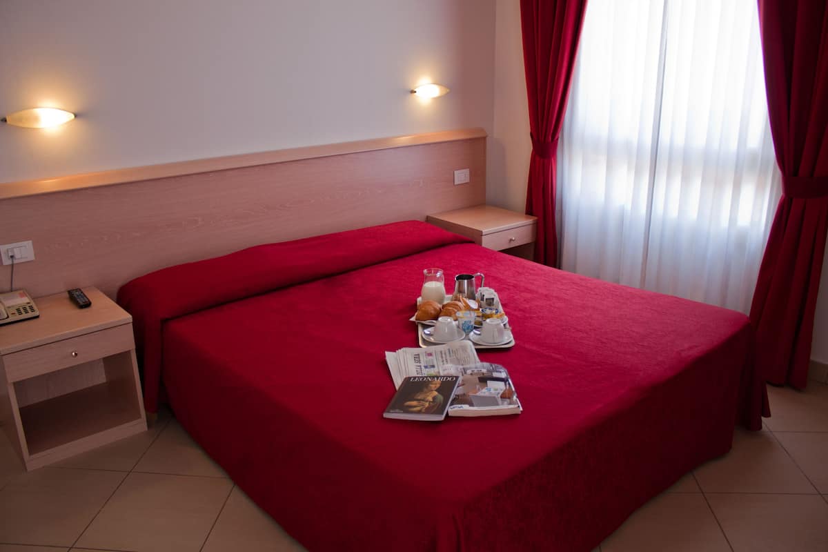 1 bedroom, egyptian cotton sheets, hypo-allergenic bedding