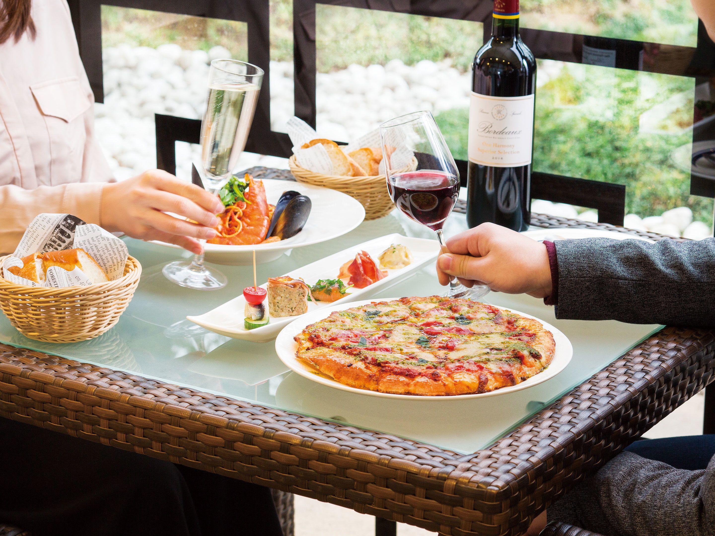 breakfast, lunch and dinner served