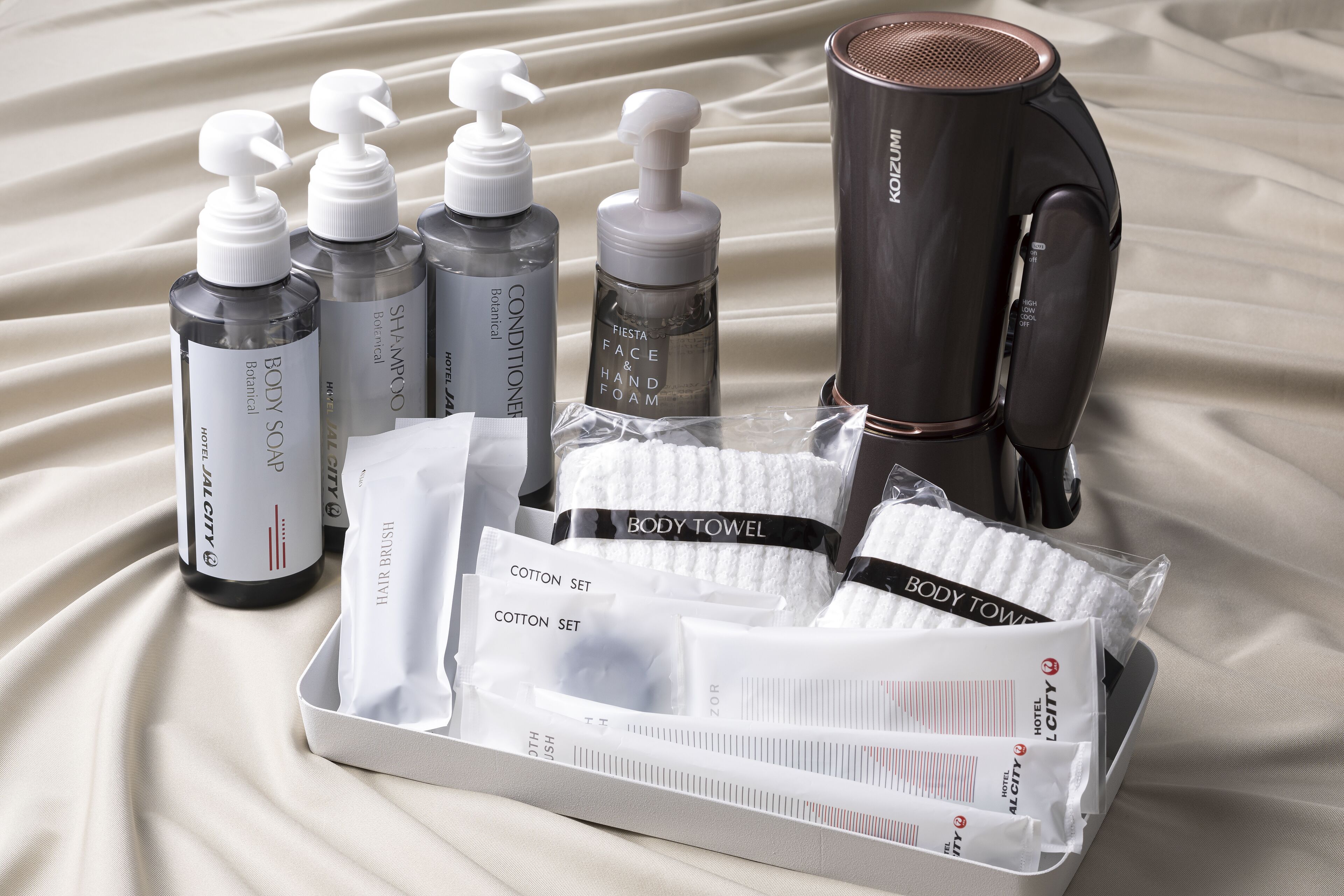 combined shower/bathtub, free toiletries, hair dryer, slippers