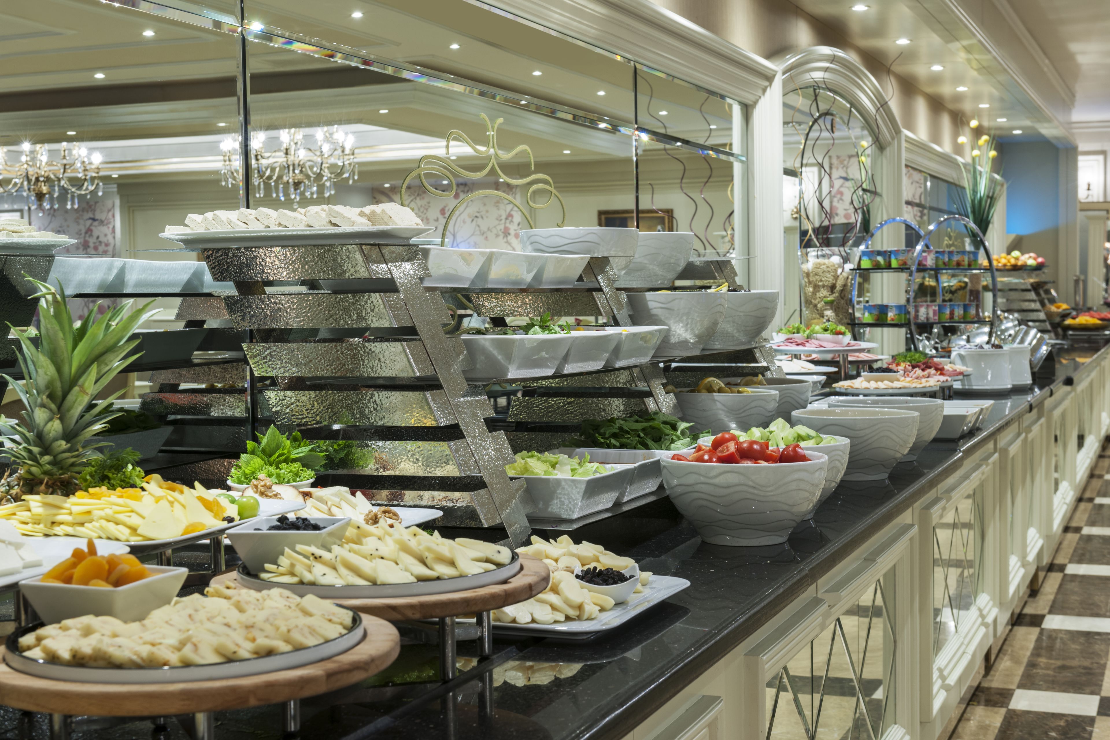 Desayuno buffet diario (EUR 18 por persona)