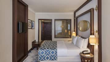 Een minibar, een kluis op de kamer, een bureau, gratis wifi