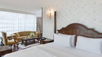 Suite with Queen Size Bed | View from room